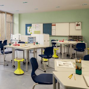 Classroom with Tano table Jumper Air Active and HOKKI stool