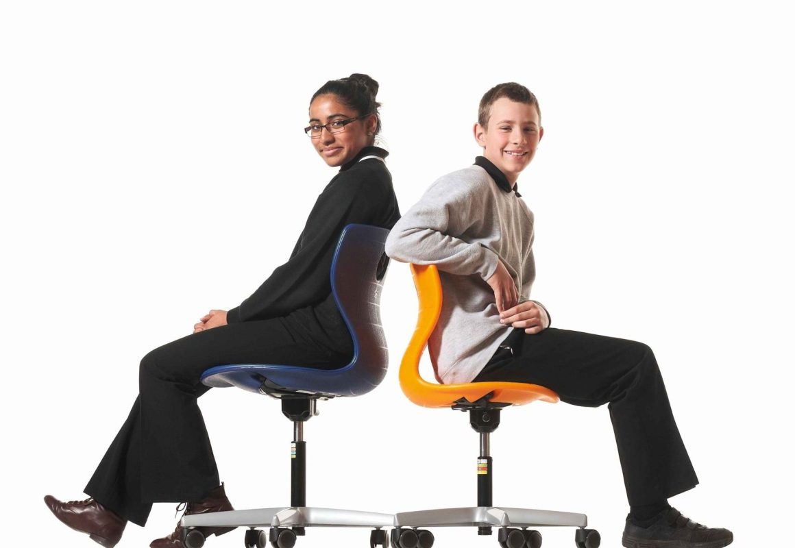PantoMove Classroom chair with boy and girl